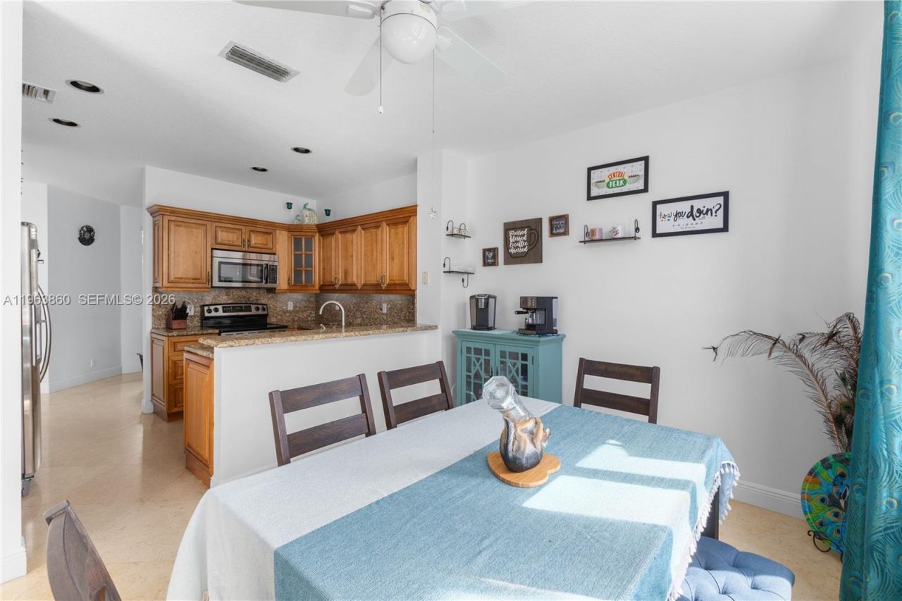 15832 SW 10th St, Pembroke Pines, FL 33027 Photo