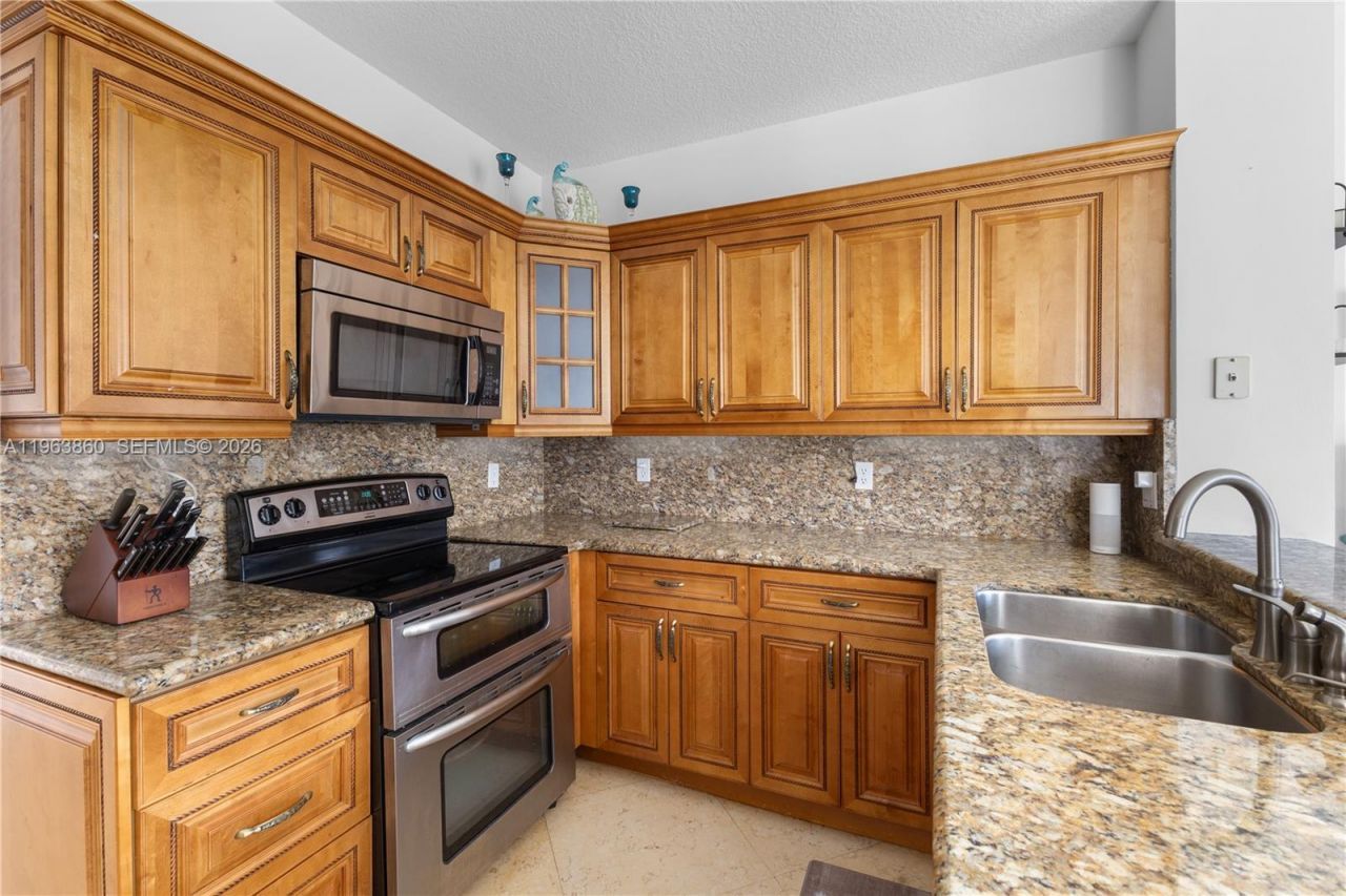 15832 SW 10th St, Pembroke Pines, FL 33027 Photo