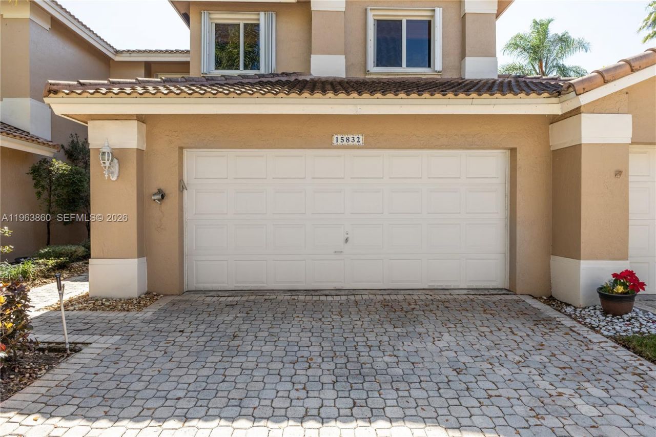 15832 SW 10th St, Pembroke Pines, FL 33027 Photo