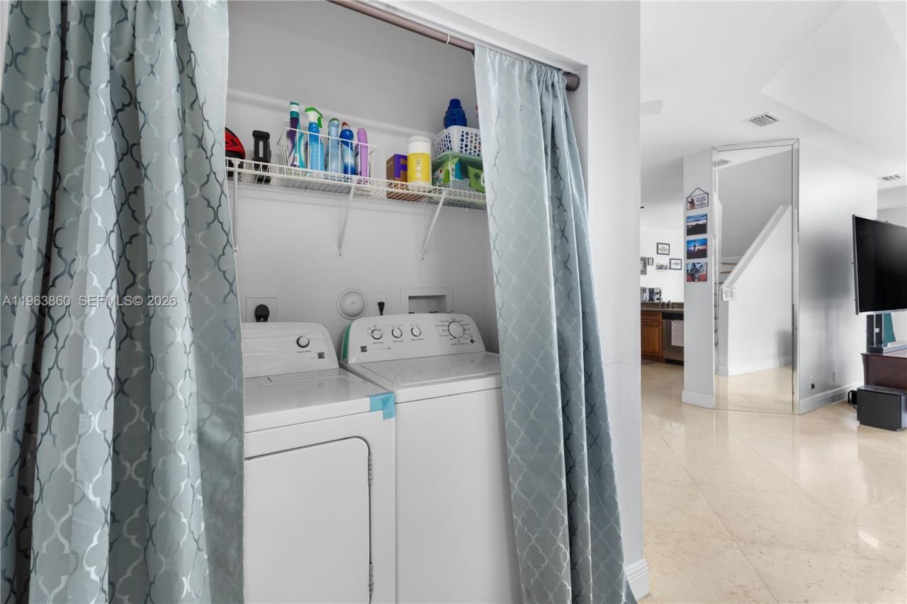 15832 SW 10th St, Pembroke Pines, FL 33027 Photo