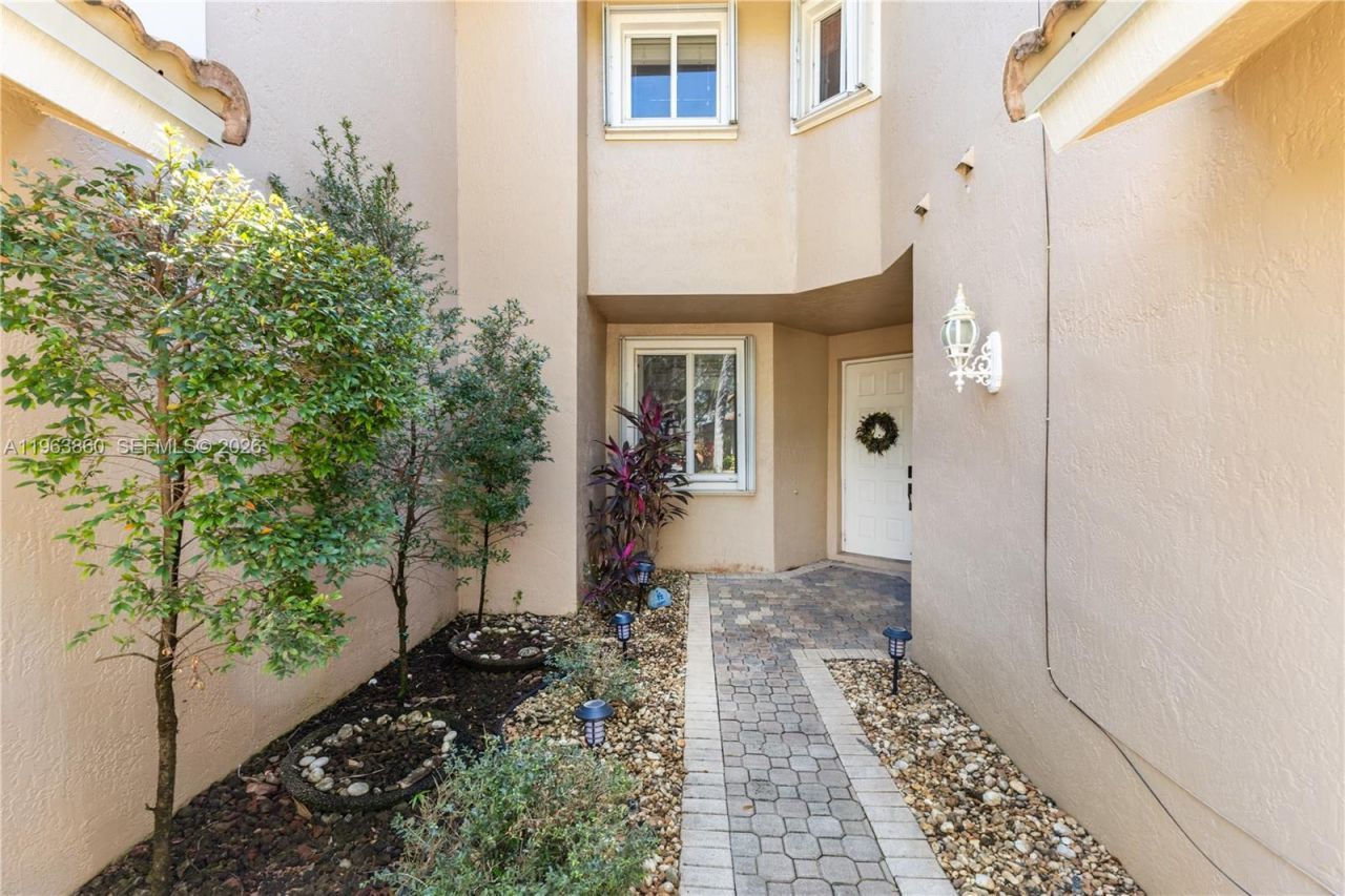 15832 SW 10th St, Pembroke Pines, FL 33027 Photo