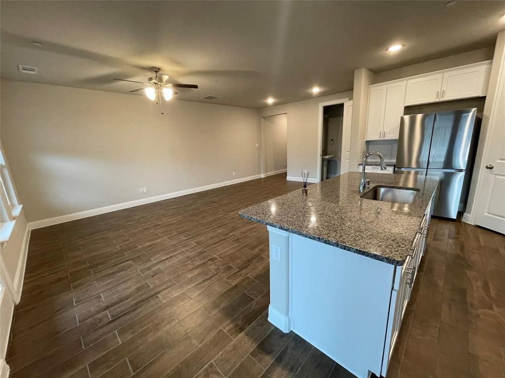 560 Hutchinson Lane, Lewisville, TX 75077 Main Photo