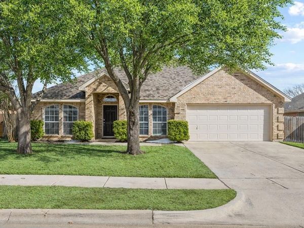 428 Vista Way Drive, Saginaw, TX 76179