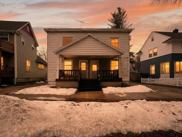 1021 Lincoln NW, Grand Rapids, MI 49504