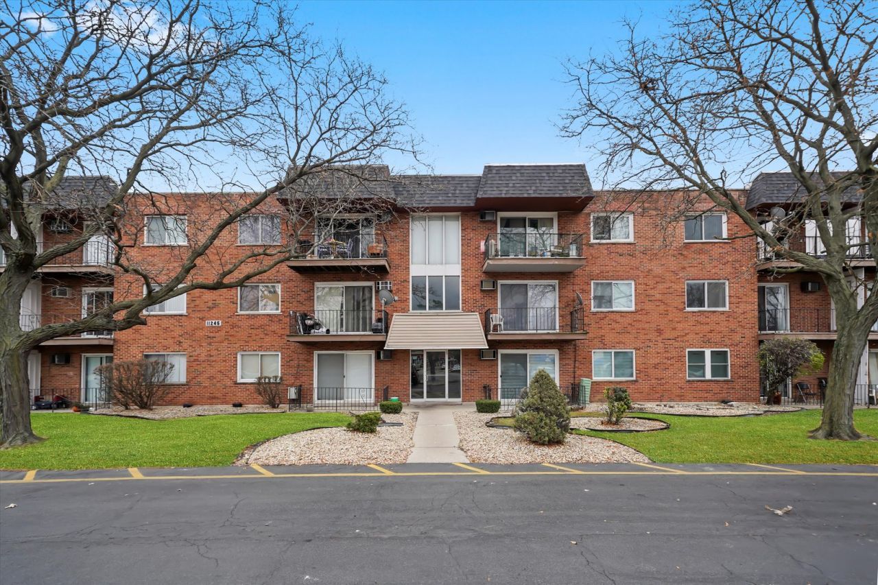 11245 S Harlem Avenue, Unit A12, Worth, IL 60482 Main Photo