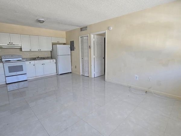 1290 NE 142nd Street, Unit 6, North Miami, FL 33161