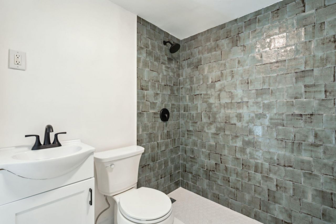 13-15 Norman Street Photo 14