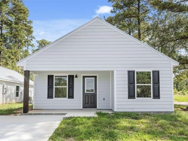 211 N Gladys St, Leesville, LA 71446