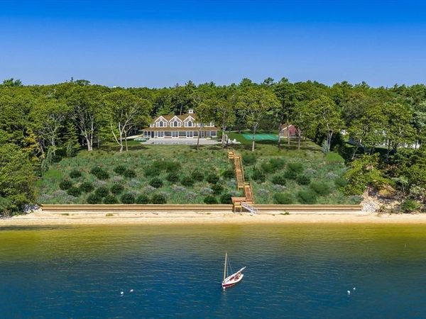 135 Putnam Avenue, Barnstable, MA 02635