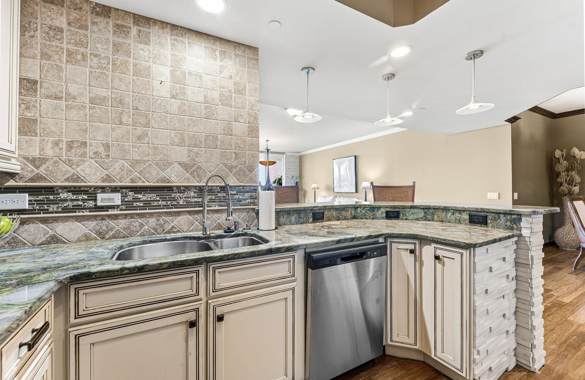 2650 Lake Shore Drive, Unit 401, Riviera Beach, FL 33404 Photo