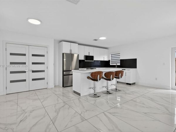 574 NW 98th St , Miami, FL 33150