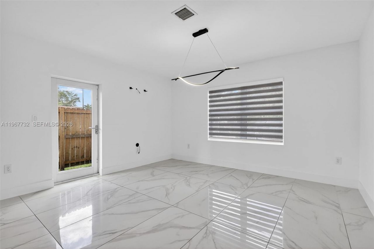 574 NW 98th St, Miami, FL 33150 Photo