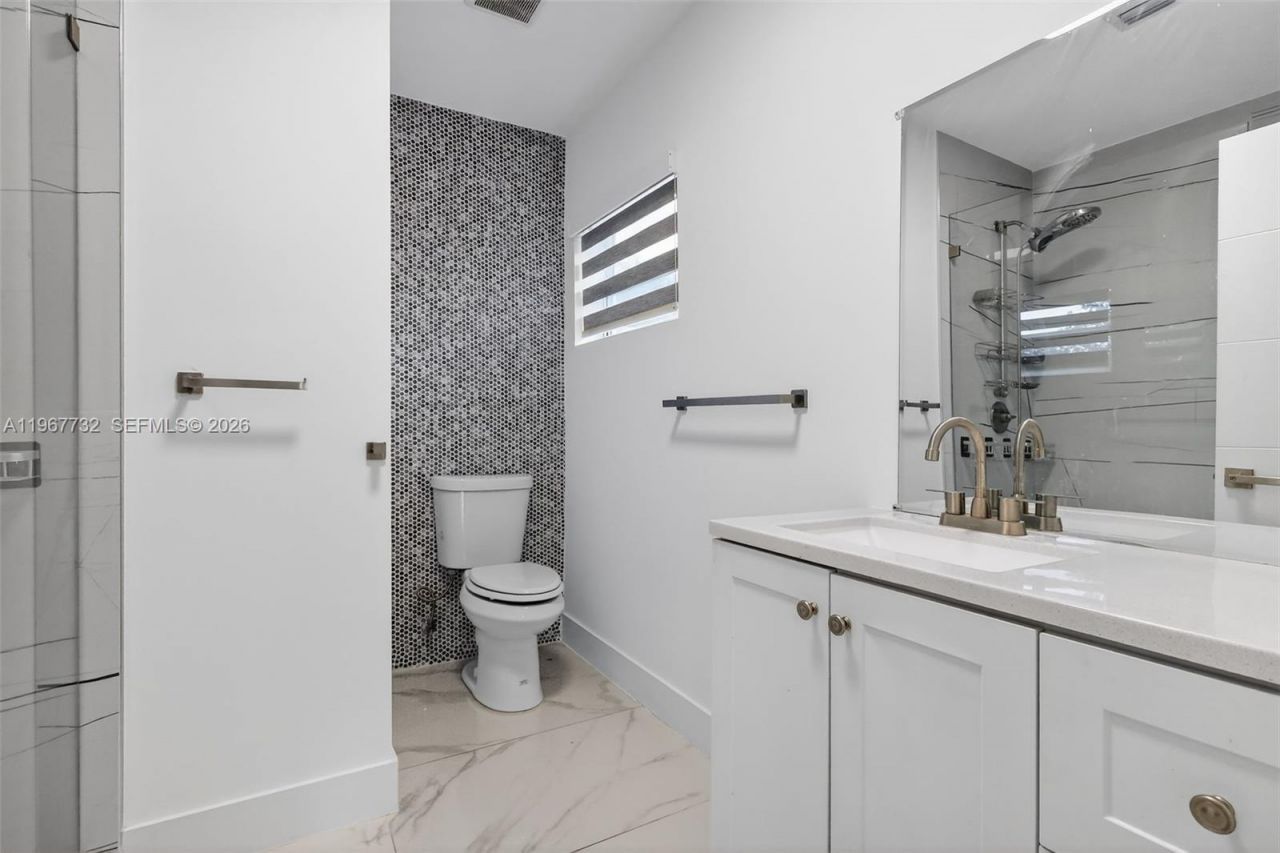 574 NW 98th St, Miami, FL 33150 Photo