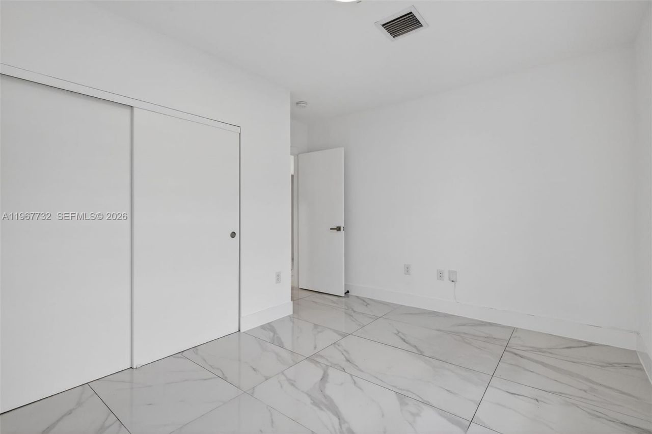 574 NW 98th St, Miami, FL 33150 Photo