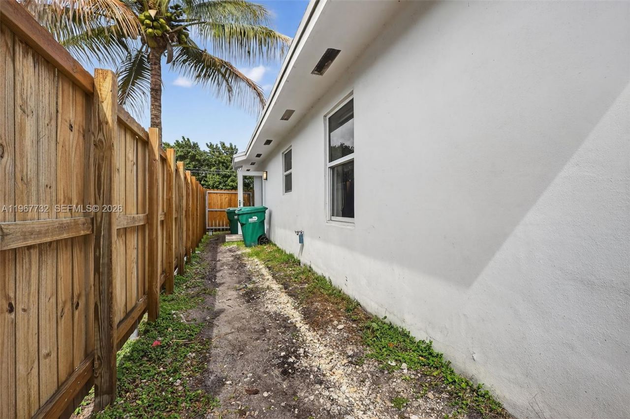 574 NW 98th St, Miami, FL 33150 Photo