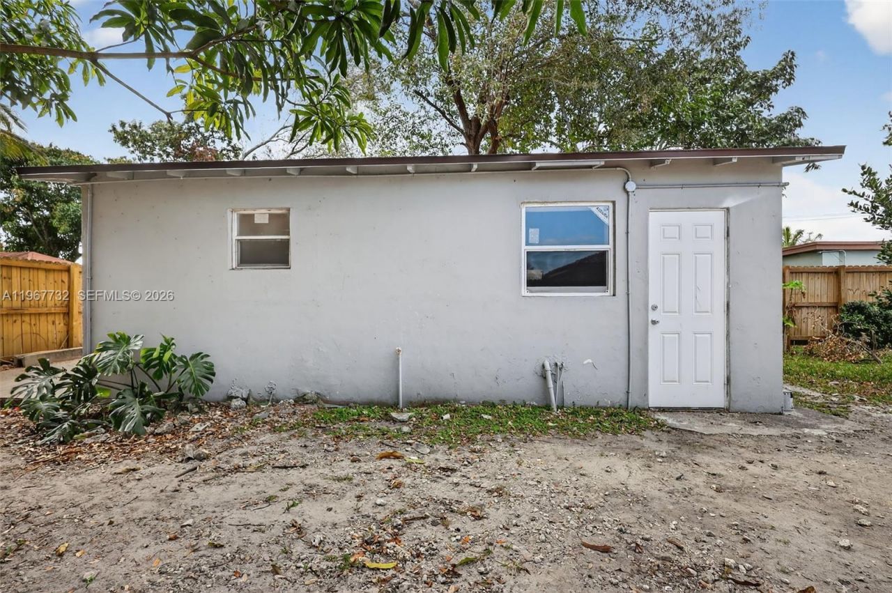 574 NW 98th St, Miami, FL 33150 Photo