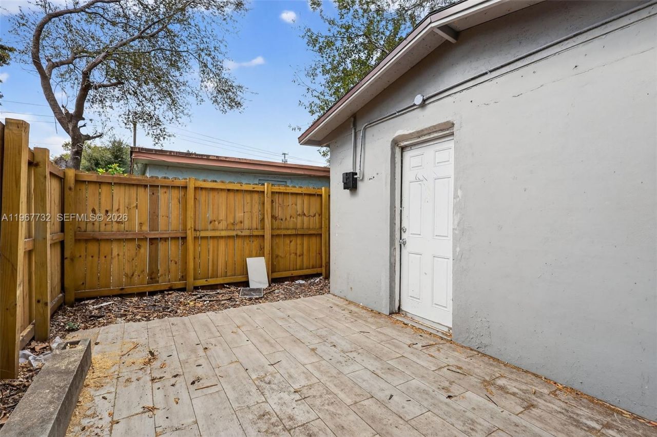 574 NW 98th St, Miami, FL 33150 Photo