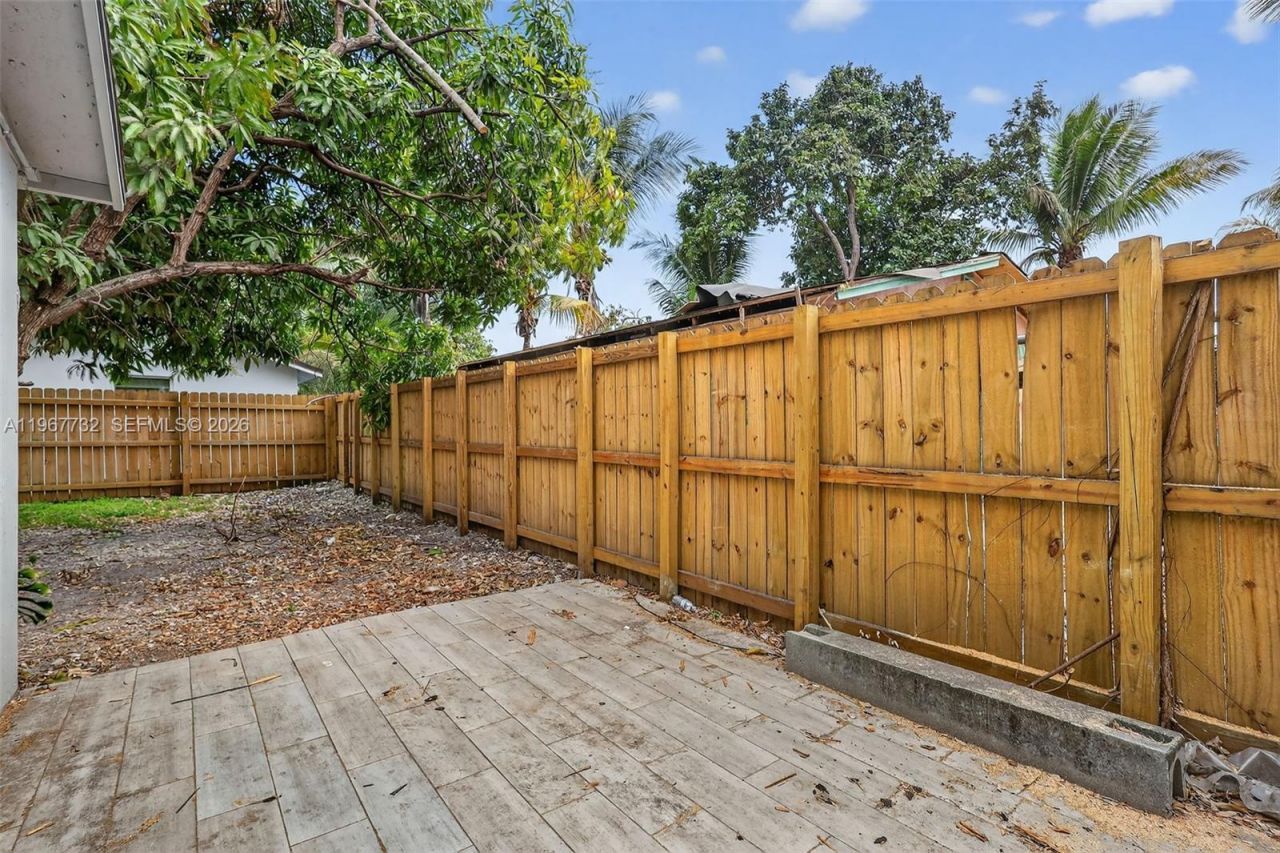 574 NW 98th St, Miami, FL 33150 Photo