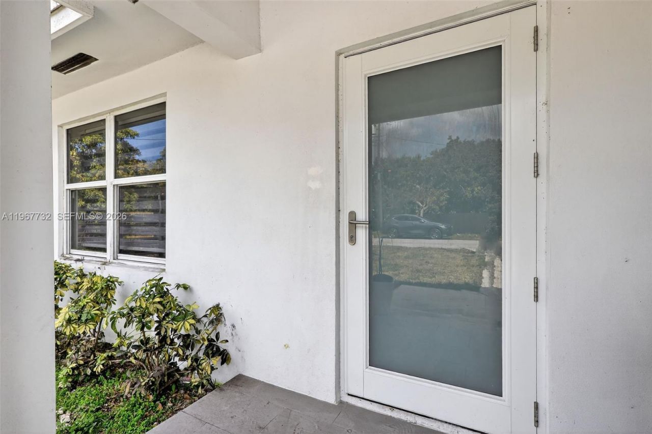 574 NW 98th St, Miami, FL 33150 Photo