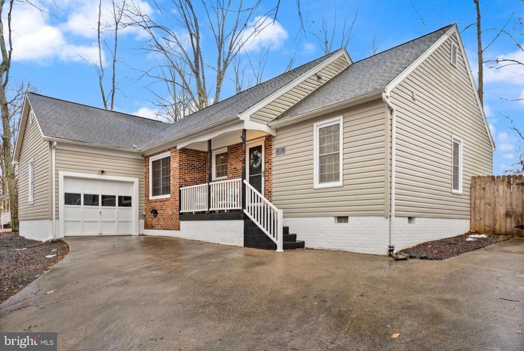 207 Midshipman Circle, Stafford, VA 22554 Main Photo