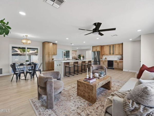 2067 E GEMINI Drive, Tempe, AZ 85283