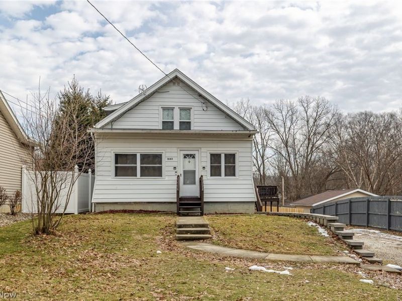 1845 Seattle Street, Cuyahoga Falls, OH 44221 Photo 1