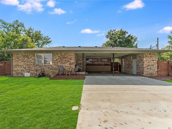 1202 SW B Street, Bentonville, AR 72712