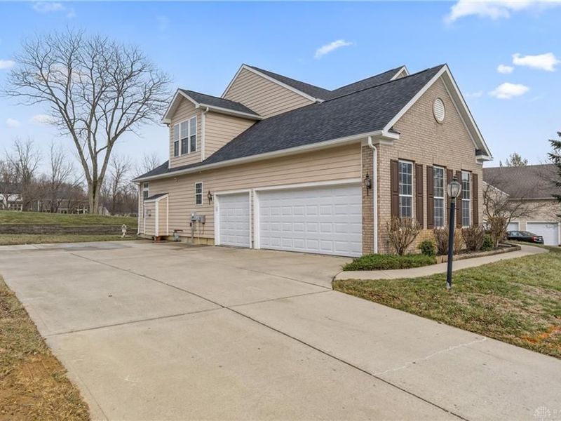 2432 Forest Oaks Drive, Beavercreek, OH 45431 Photo 3