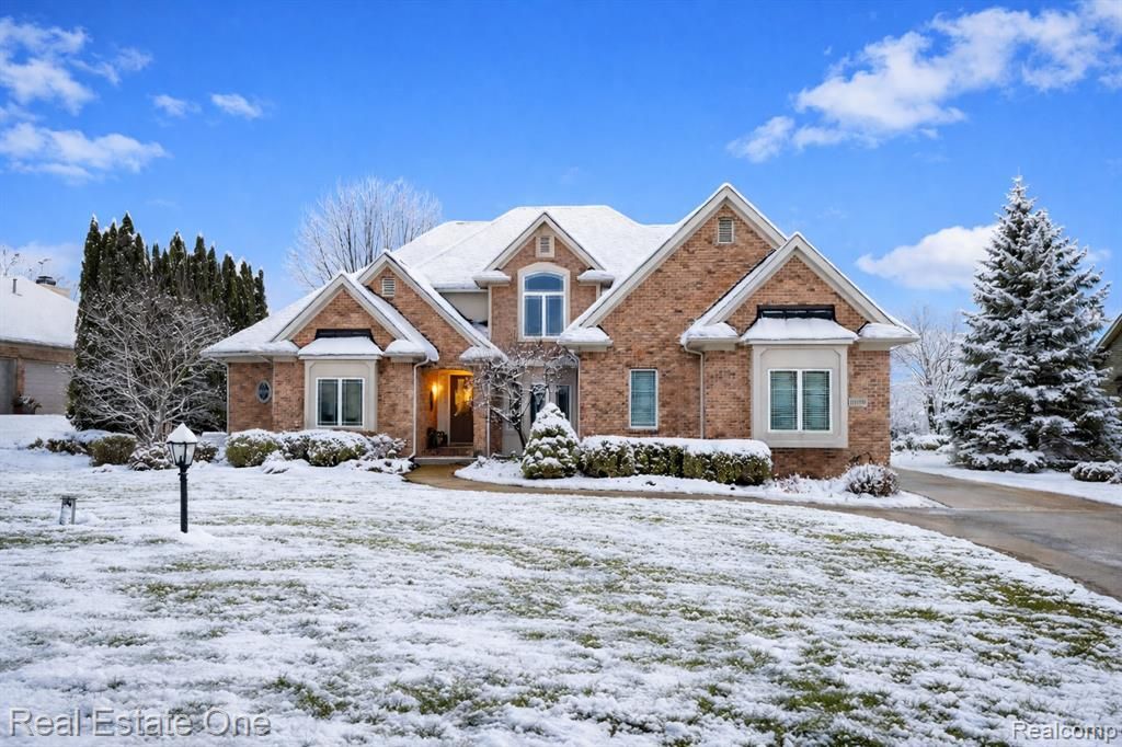 16048 Pine Bluff Court, Fenton Township, MI 48430 Main Photo