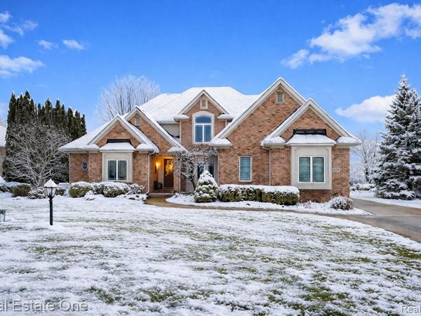 16048 Pine Bluff Court, Fenton Twp, MI 48430