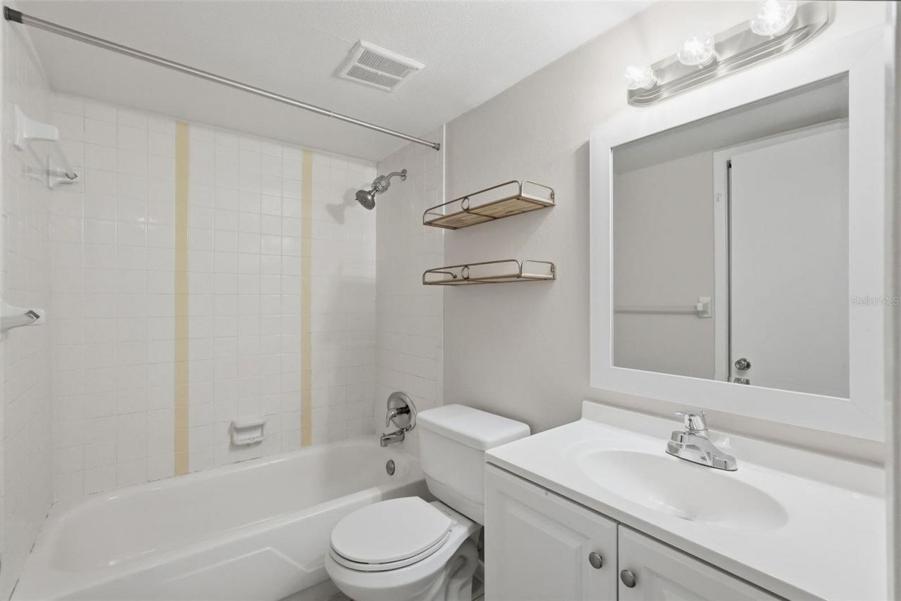 4435 1st Street Ne, Unit 205, Saint Petersburg, FL 33703 Photo