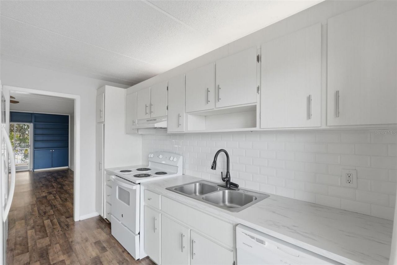 4435 1st Street Ne, Unit 205, Saint Petersburg, FL 33703 Photo