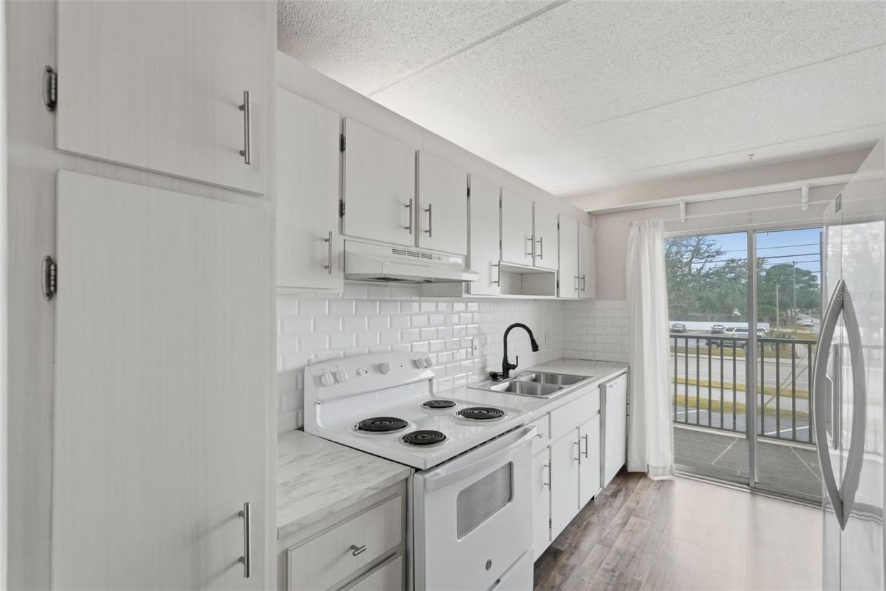 4435 1st Street Ne, Unit 205, Saint Petersburg, FL 33703 Photo