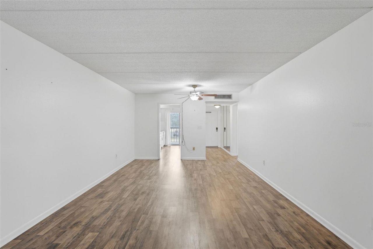 4435 1st Street Ne, Unit 205, Saint Petersburg, FL 33703 Photo