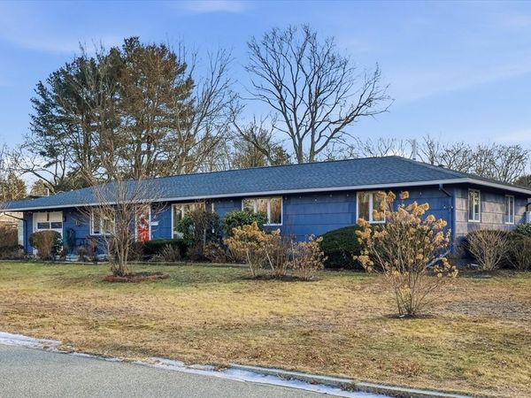 14 Ridgefield Dr, Framingham, MA 01701