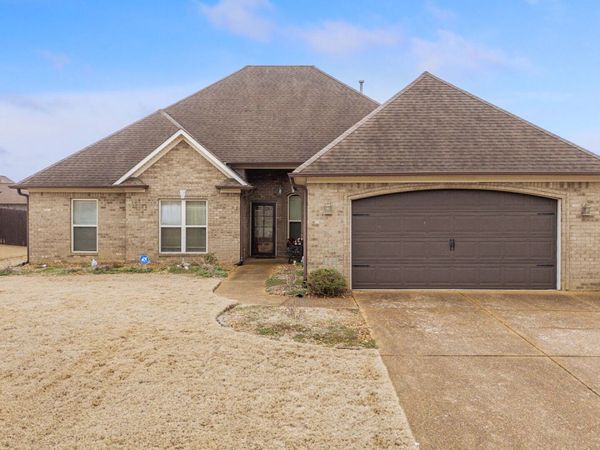 292 Copper Creek Drive , Jackson, TN 38305