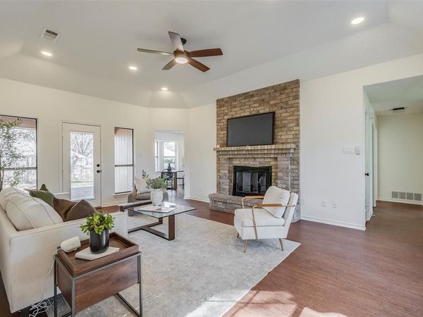 7908 Moss Rock Drive, Fort Worth, TX 76123