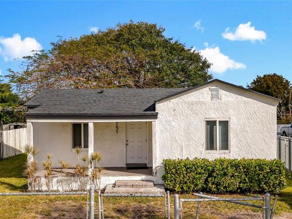 1751 NW 76th St , Miami, FL 33147