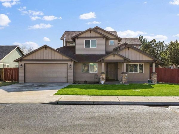 2146 NW 22nd Street, Redmond, OR 97756