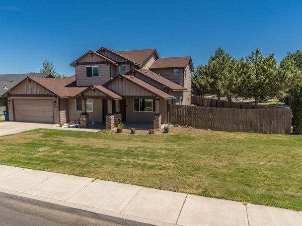 2146 NW 22nd Street, Redmond, OR 97756