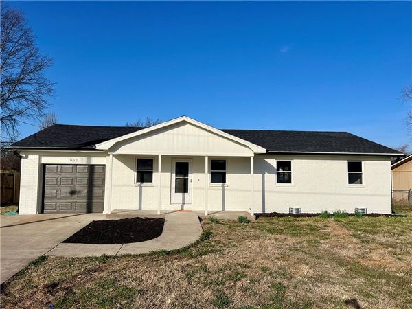 902 SE G Street, Bentonville, AR 72712