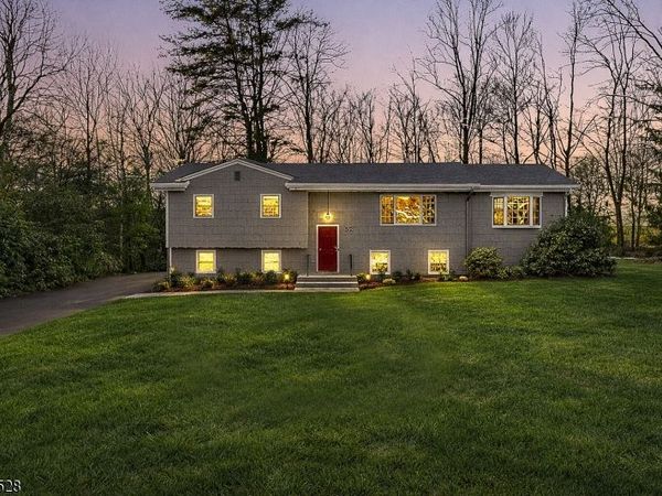 52 Valleyview Rd, Warren, NJ 07059