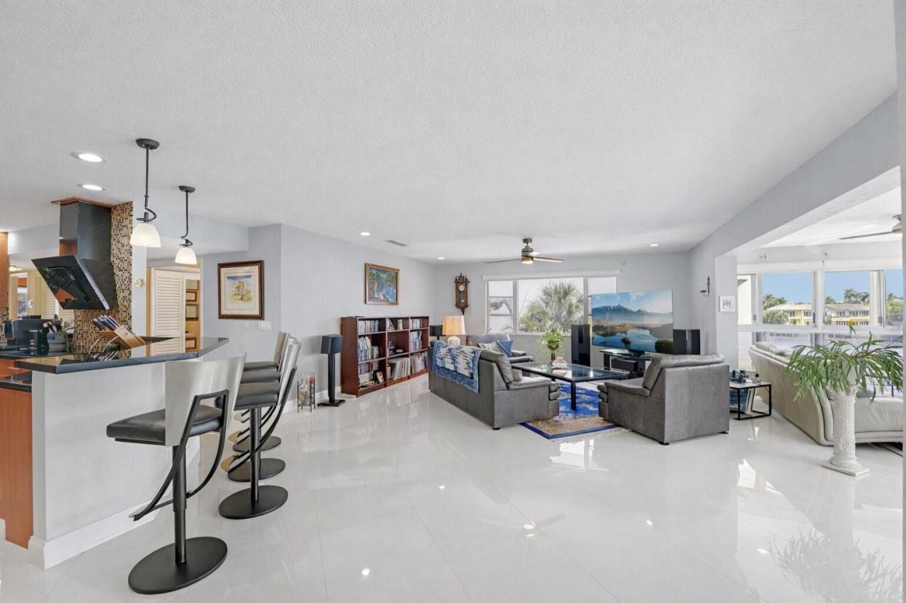 3090 NE 48th Street, Unit 314, Fort Lauderdale, FL 33308 Photo