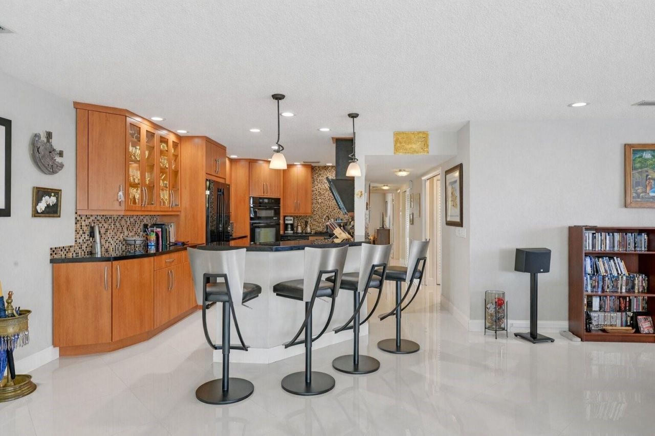 3090 NE 48th Street, Unit 314, Fort Lauderdale, FL 33308 Photo