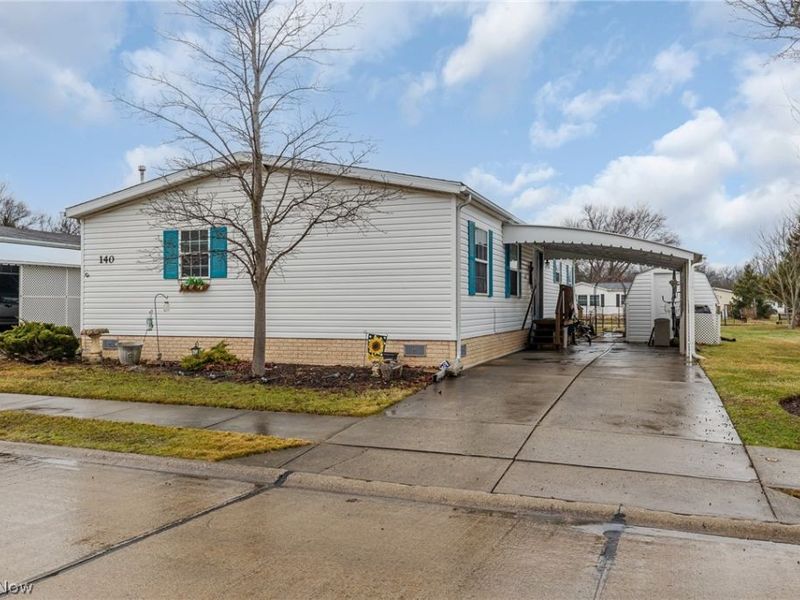 140 Luxor Lane, Amherst, OH 44001 Photo 1
