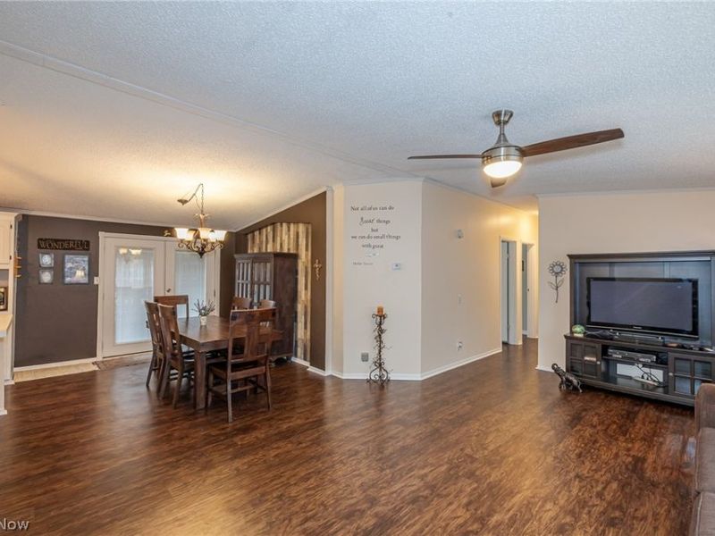 140 Luxor Lane, Amherst, OH 44001 Photo 10