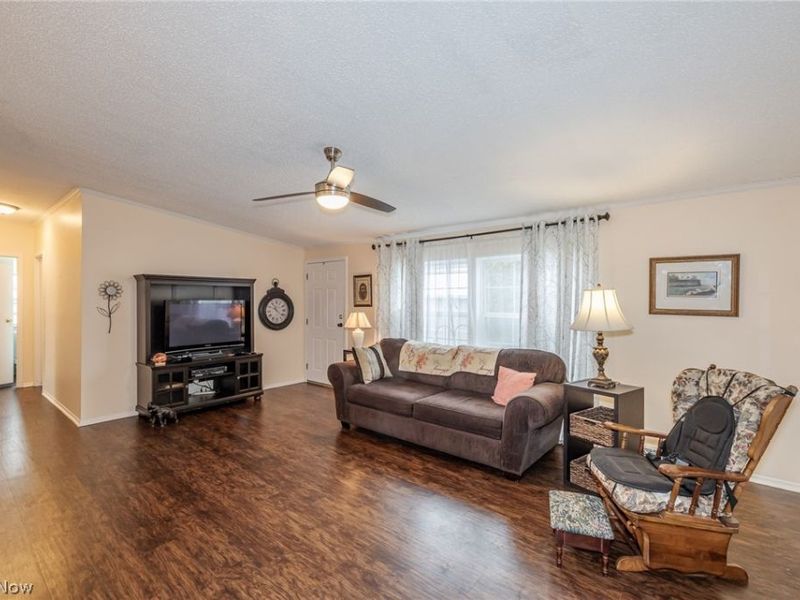 140 Luxor Lane, Amherst, OH 44001 Photo 11