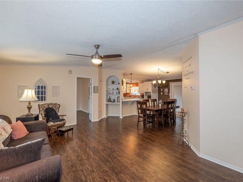 140 Luxor Lane, Amherst, OH 44001 Photo 13