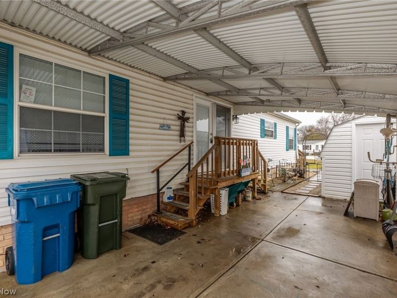 140 Luxor Lane, Amherst, OH 44001 Photo 26