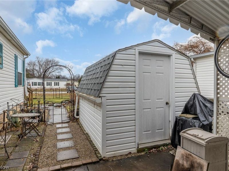 140 Luxor Lane, Amherst, OH 44001 Photo 30